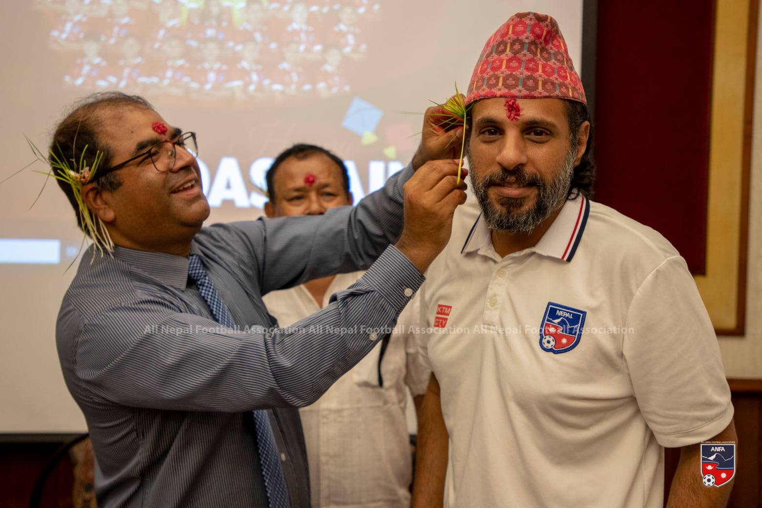 माल्दिभ्समा नेपाली फुटबल टिमको दशैं टीका (फोटोफिचर)