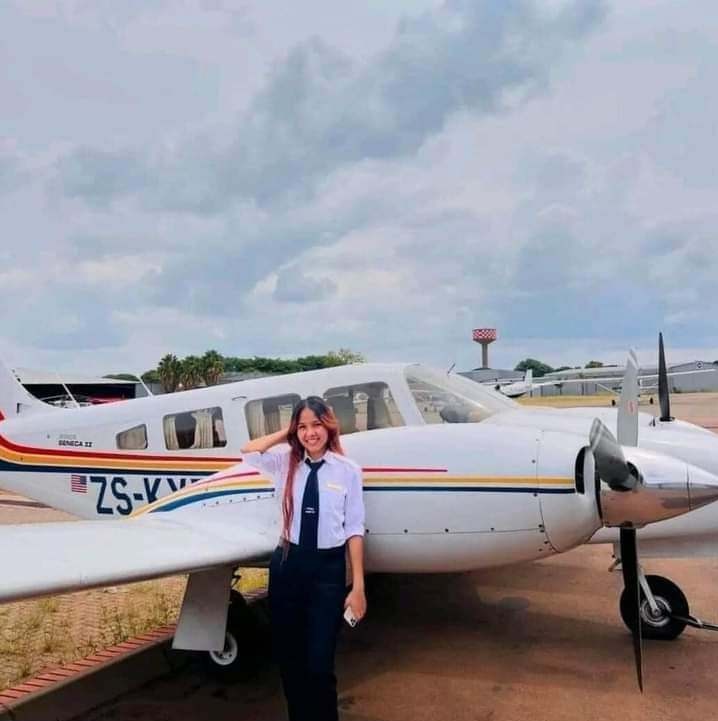 २० वर्षीया अमिसा कार्की बाजुराकै पहिलाे महिला पाइलट