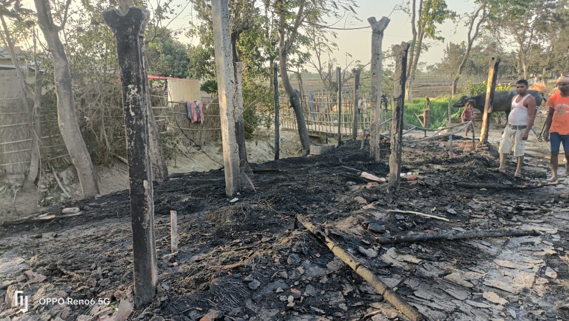 आगलागीबाट चार घर जलेर नष्ट