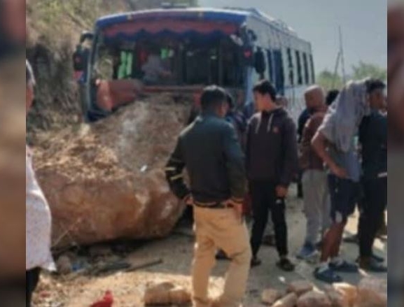 नुवाकोटमा दुर्घटना हुँदा एक जनाको मृत्यु, आफन्तद्वारा सडक अवरुद्द