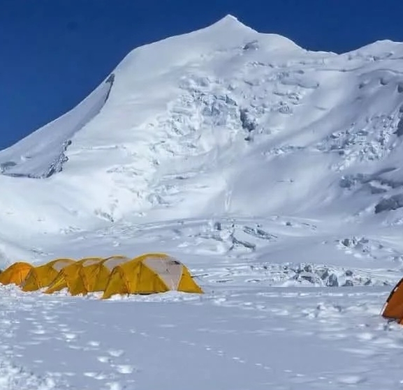 मनाङको हिम्लुङ हिमालमा पहिरो, मानवीय क्षतिको आशंका 