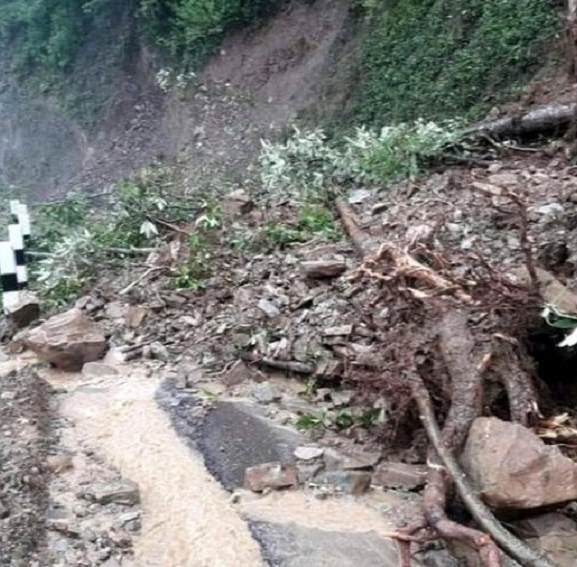कालीगण्डकी करिडोर र मदन भण्डारी राजमार्गसहित गुल्मीका तीन मुख्य सडक अवरुद्ध