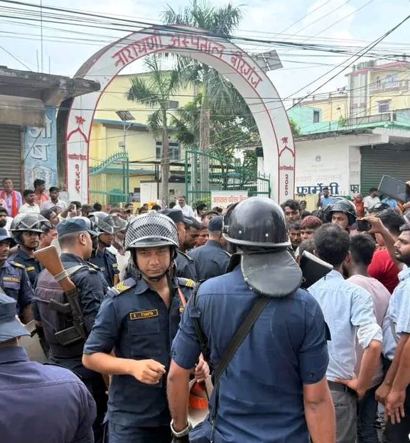 कैदीको मृत्यु भएपछि आफन्तहरुले गरे प्रदर्शन