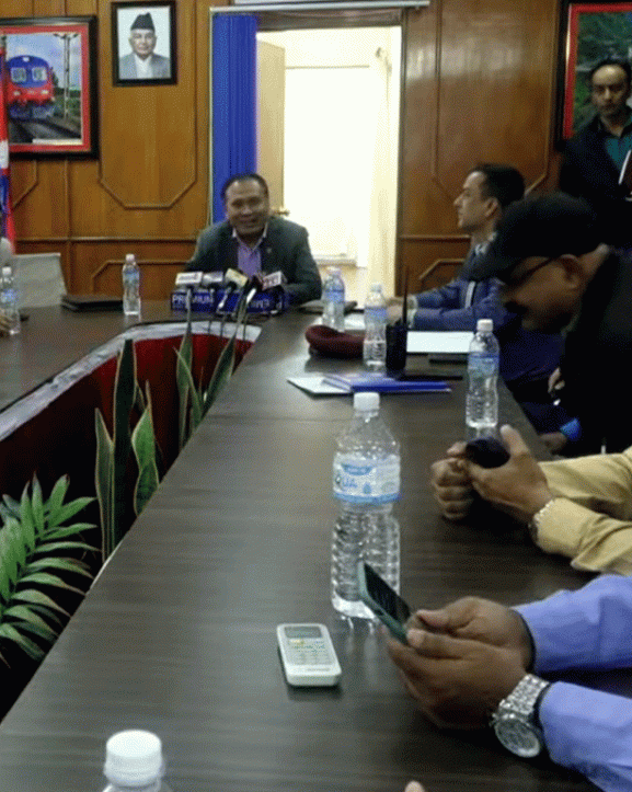 पहिरोले मुख्य सडक अवरुद्ध भएपछि मन्त्रालयमा आकस्मिक बैठक