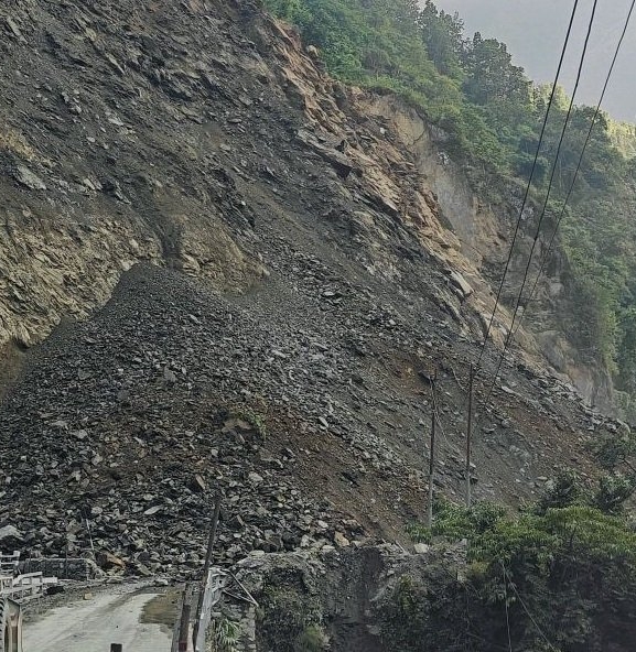 तुइन खोलाको पहिरो पन्छाउन दुई दिन लाग्ने