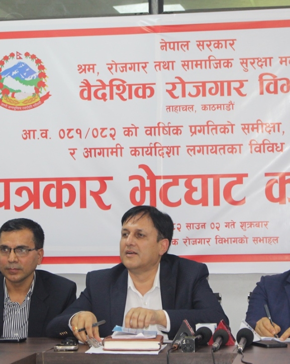 गत वर्ष गए करिब साढे ८ लाख कामदार विदेश