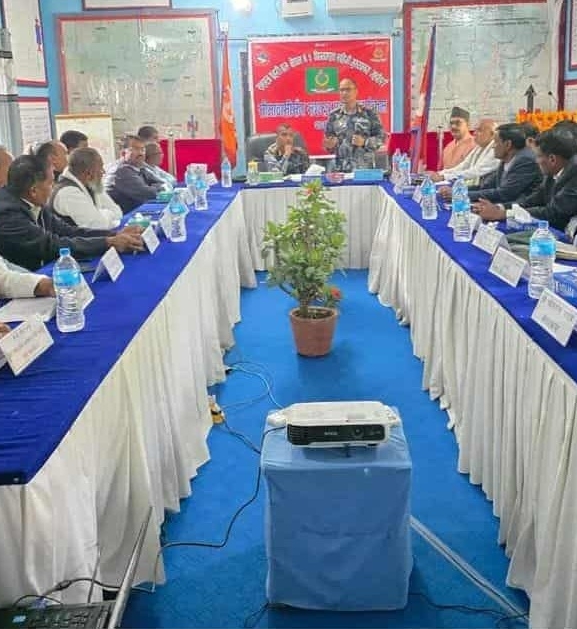 सीमावासीसँग सशस्त्र प्रहरीको अन्तरक्रिया : अतिक्रमणदेखि डुबानसम्मका समस्याबारे छलफल