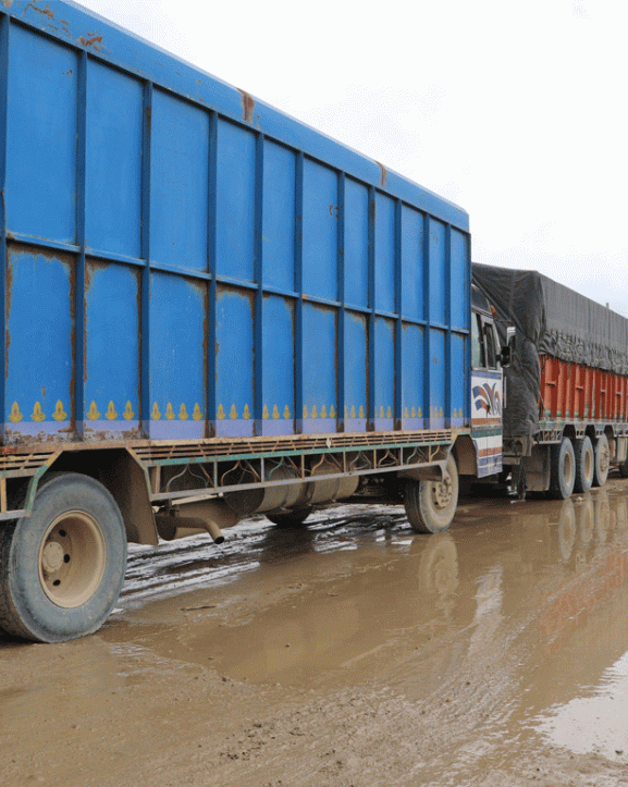 वर्षाका कारण दाउन्ने सडक अवरुद्ध