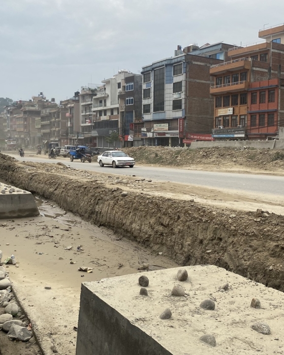 अरनिको राजमार्ग बिस्तार : धुलिखेल–साँगा सडकखण्डमा काम रोकियो