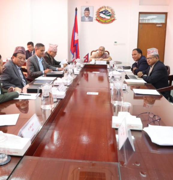 मन्त्रिपरिषद् बैठक जारी