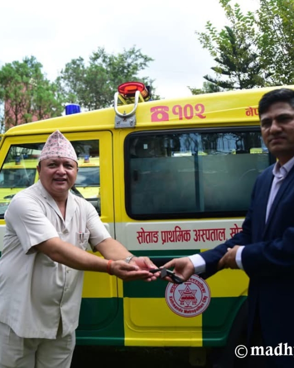 काठमाडौं महानगरपालिकाद्वारा ३५ स्वास्थ्य संस्थालाई एम्बुलेन्स हस्तान्तरण