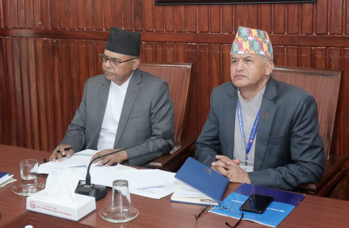 भूमिमन्त्री सिन्हाले गरे पदभार ग्रहण, भू-उपयोग नियमावली संशोधन गर्ने निर्णय
