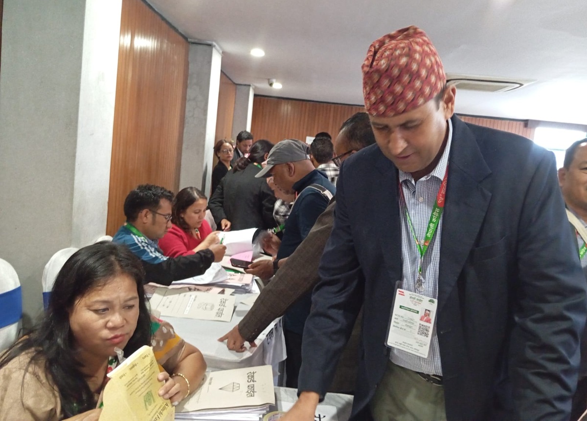 रामहरि खतिवडाले दिए सहमहामन्त्रीमा उम्मेदवारी