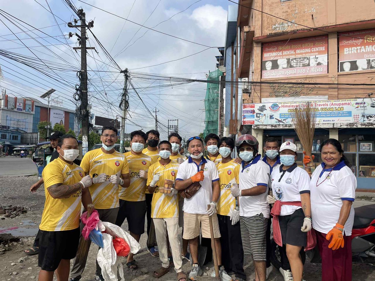 'आफ्नो गाउँठाउँ आफैँ सरसफाइ गरौँ' भन्ने मूल नारासहित सरसफाइ अभियान सम्पन्न