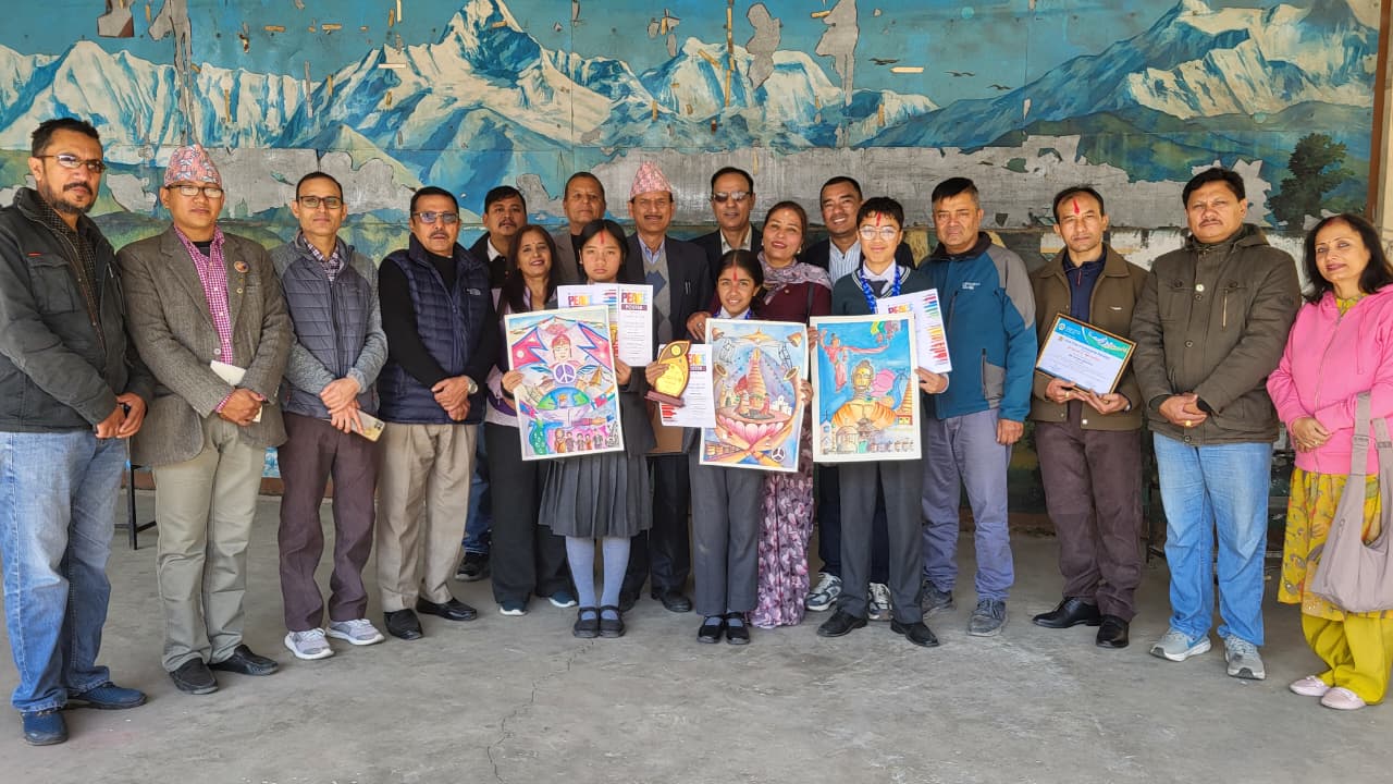 लायन्स क्लब अफ काठमाडौं नेपालयाद्वारा 'पिस पोस्टर प्रतियोगिता'का विजेतालाई पुरस्कार वितरण