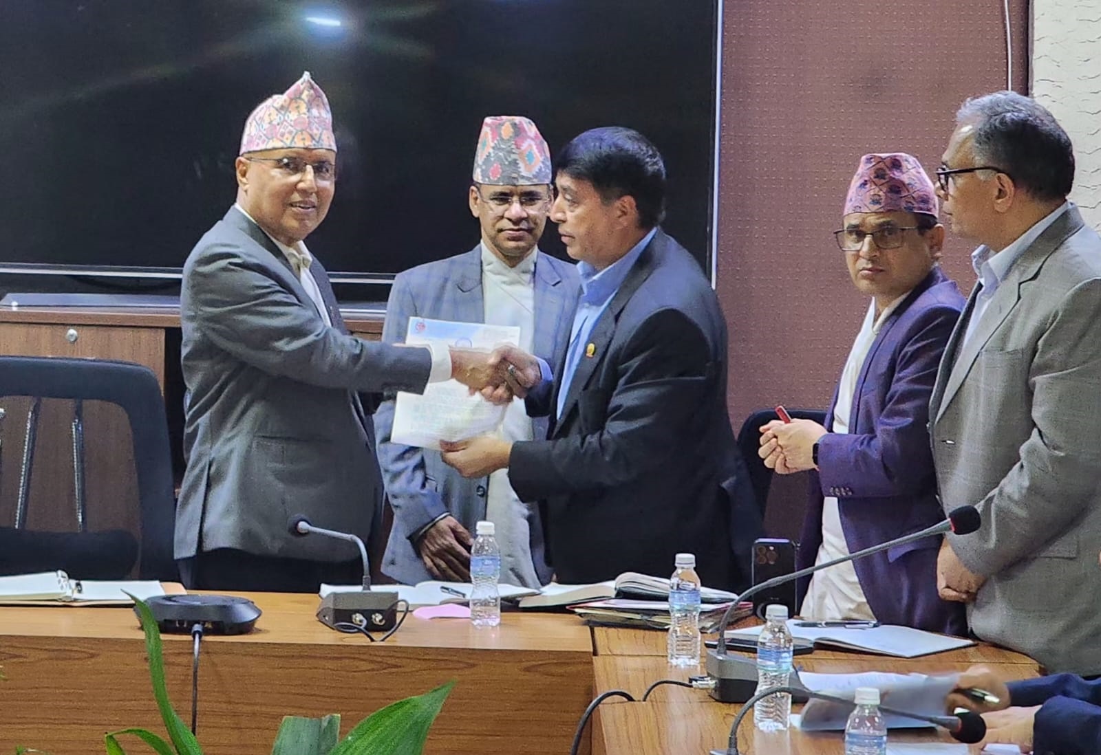 जसपा नेपालको राष्ट्रिय महाधिवेशन मञ्च हावाहुरीले भत्कायो