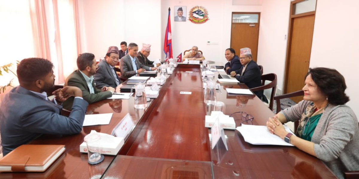 मन्त्रिपरिषद् बैठक जारी