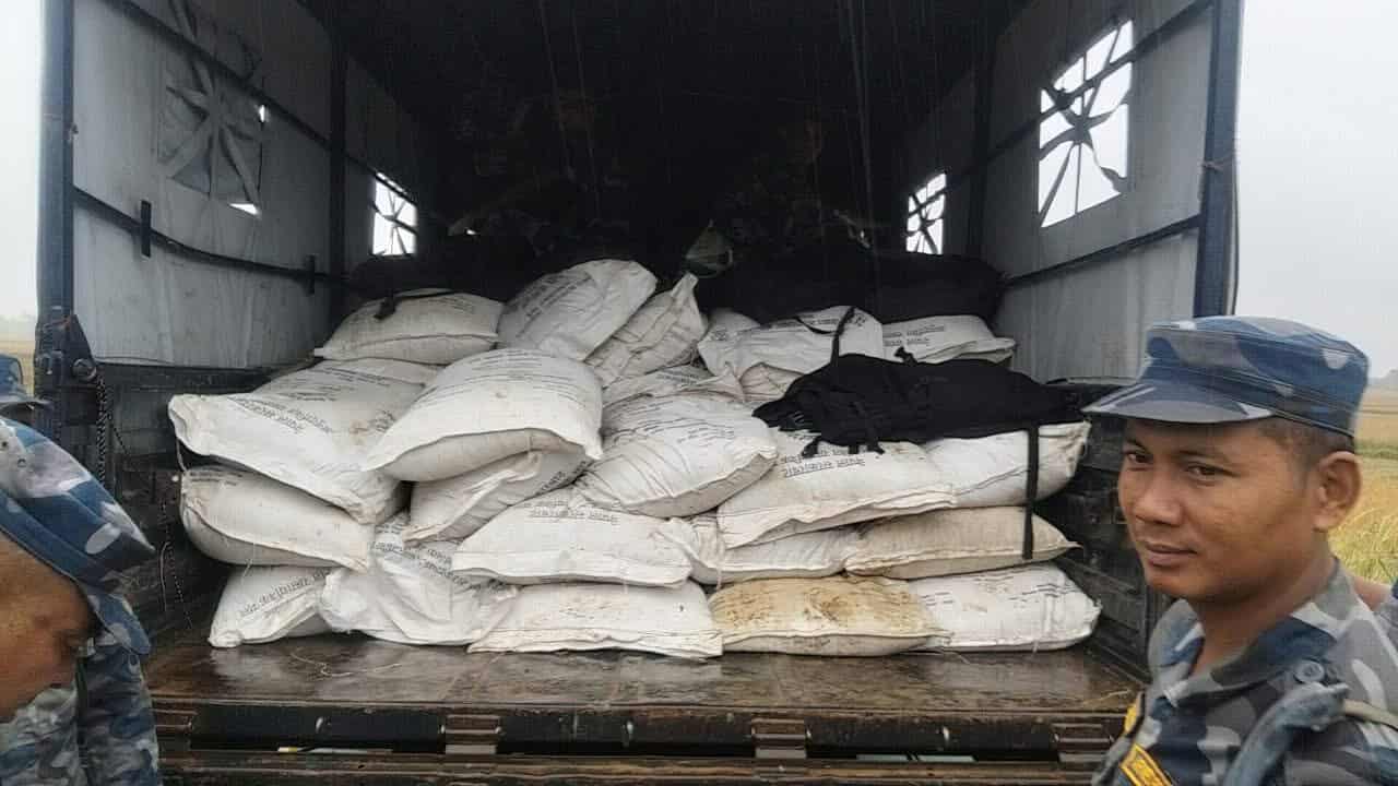 अनुदानको मल घरभित्र लुकाइयो, १ सय २४ बोरा बरामद