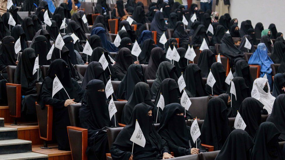 तालिबानद्वारा शिक्षामा नयाँ नियमको घोषणा, महिलाहरूले पुरुषसँग बसेर पढ्न नपाउने