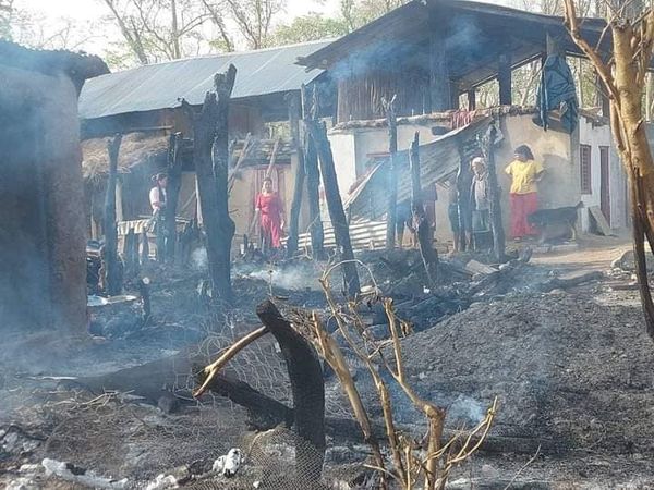 राप्तीसोनारीको टिकुलीपुरमा आगलागी हुँदा ११ घर जलेर नष्ट 