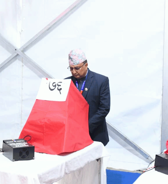 एमाले महाधिवेशन: नेतृत्व चयनका लागि मतदान सुरु