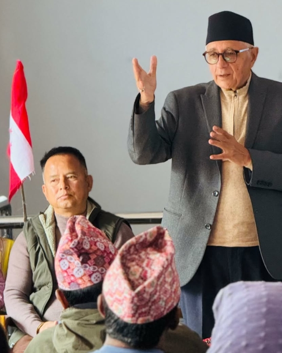 मध्यमार्गी धार अपनाएर पार्टी फुट्नबाट जोगाएँ : शेखर कोइराला