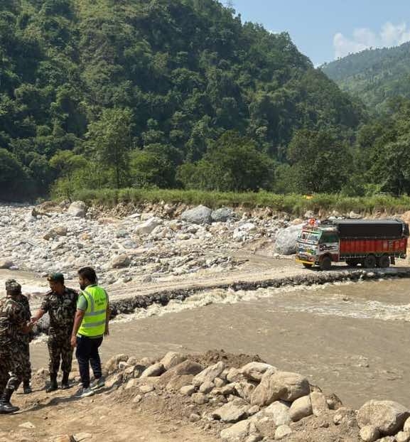 पुल बगेर अवरुद्ध पाँचथरको हेवा खोलामा १२ दिनपछि यातायात सञ्चालन