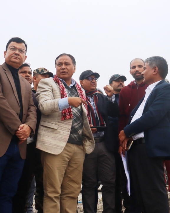 मन्त्री घिसिङ र महानिर्देशक बरालद्वारा महाकाली सिँचाइ तेस्रो चरण आयोजनाको निरीक्षण