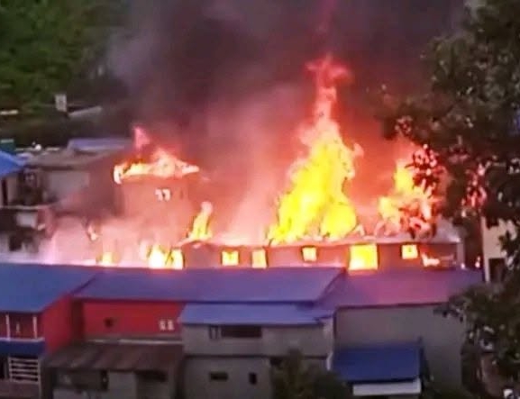 ताप्लेजुङको दोभानमा भीषण आगलागी