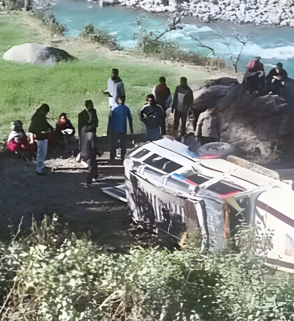 रुकुम पश्चिममा जीप दुर्घटना : १२ जना घाइते, एकको अवस्था गम्भीर   