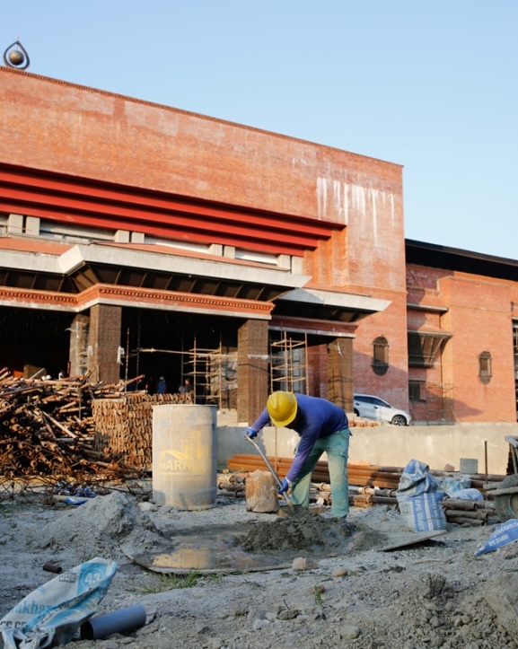 चुनाव निश्चित, संसद् भवन अनिश्चित