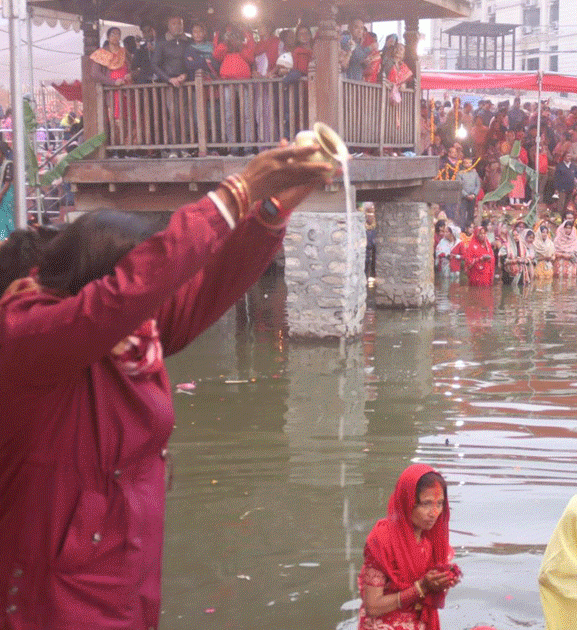 उदाउँदो सूर्यलाई अर्घ्य दिइयो, छठपर्व सम्पन्न