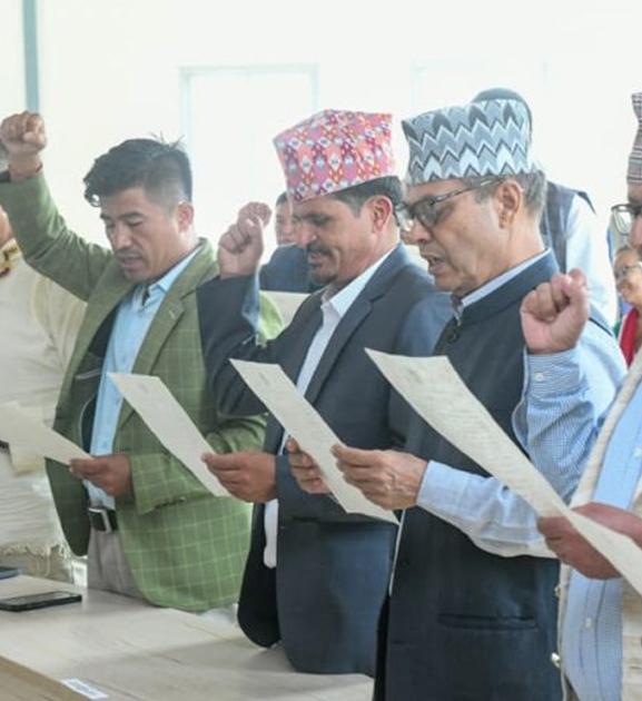 एमालेका ३३ मनोनीत केन्द्रीय सदस्यले लिए शपथ