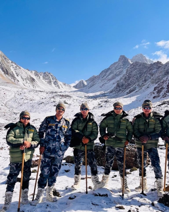 सुरक्षा अधिकारीद्वारा चीनसँगको सीमा क्षेत्रको निरीक्षण