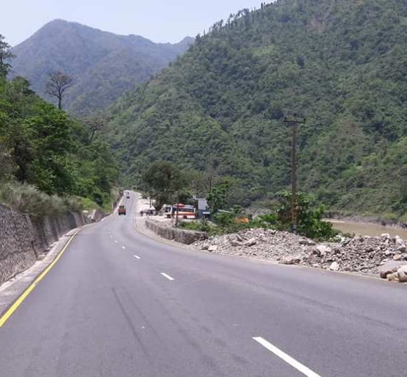 चाडपर्वलाई लक्षित गरी मुग्लिन–मलेखु सडक मर्मत गरिँदै