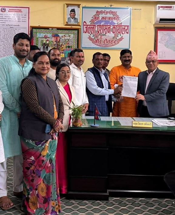 ओली-लेखक पक्राउविरुद्ध एमाले रौतहटले जिल्ला प्रशासनमार्फत सरकारलाई बुझायो विरोध पत्र