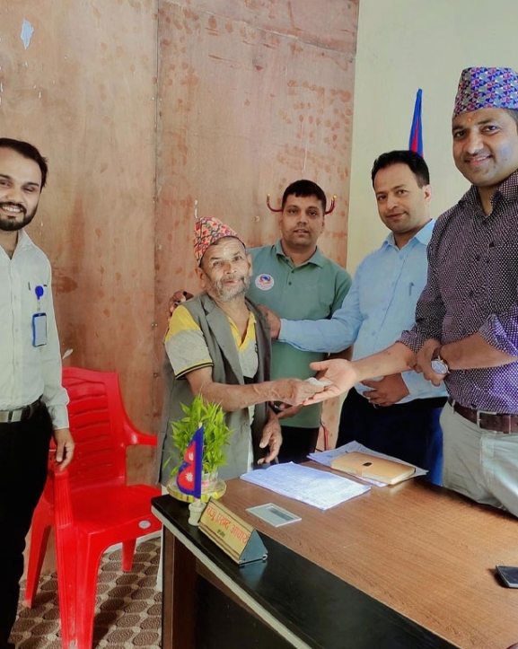 स्थानीय जातका गाई र हालगोरू पाल्ने कृषकलाई अनुदान वितरण