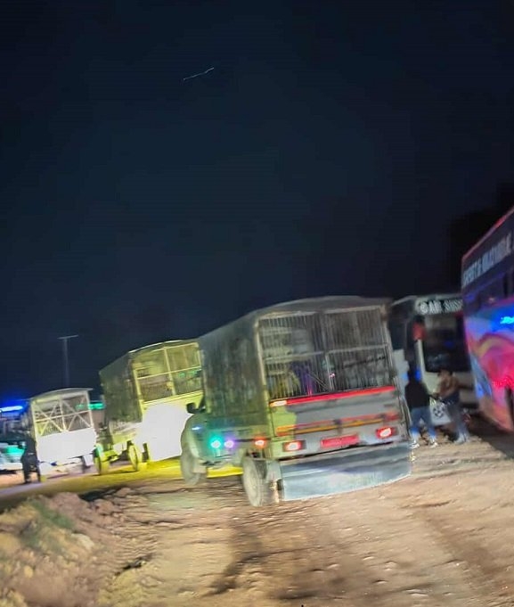 गिरुवारी खोलामा पुल भाँचिदा रोकिएका सवारी वैकल्पिक बाटोबाट सञ्चालन