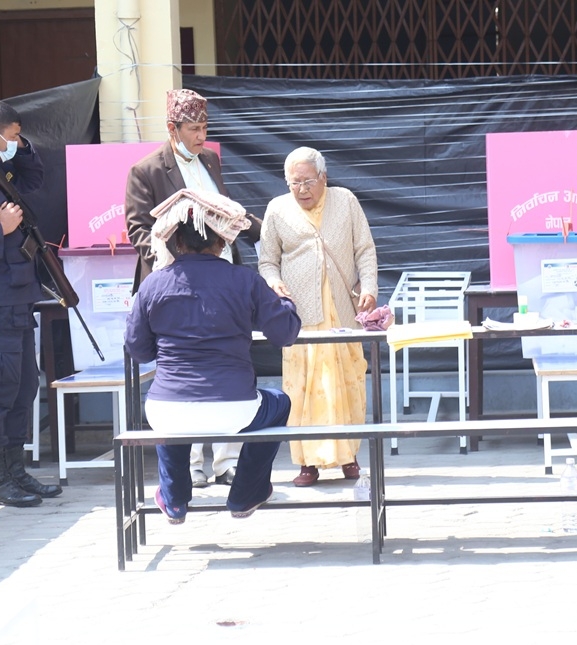 काठमाडौंका १० वटै निर्वाचन क्षेत्रमा आजै मतगणना थाल्ने तयारी