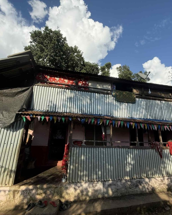 धादिङको लोकुवामा हरायो रातोमाटोको रौनक, आधुनिकतासँगै रित्तिँदै गाउँ र दशैंको उल्लास