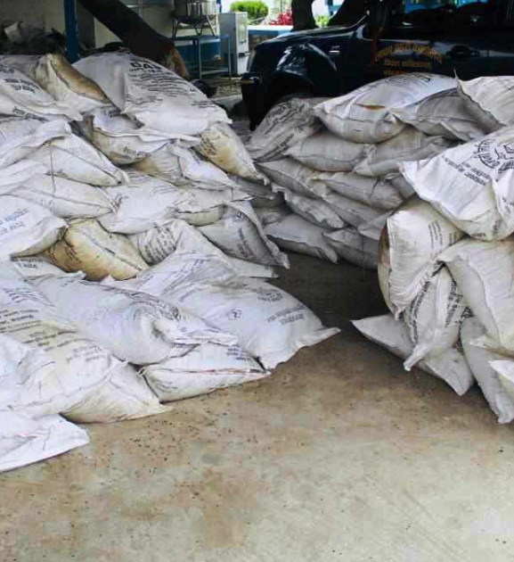 १ सय २ बोरा अनुदानको मल बरामद, एक जना पक्राउ