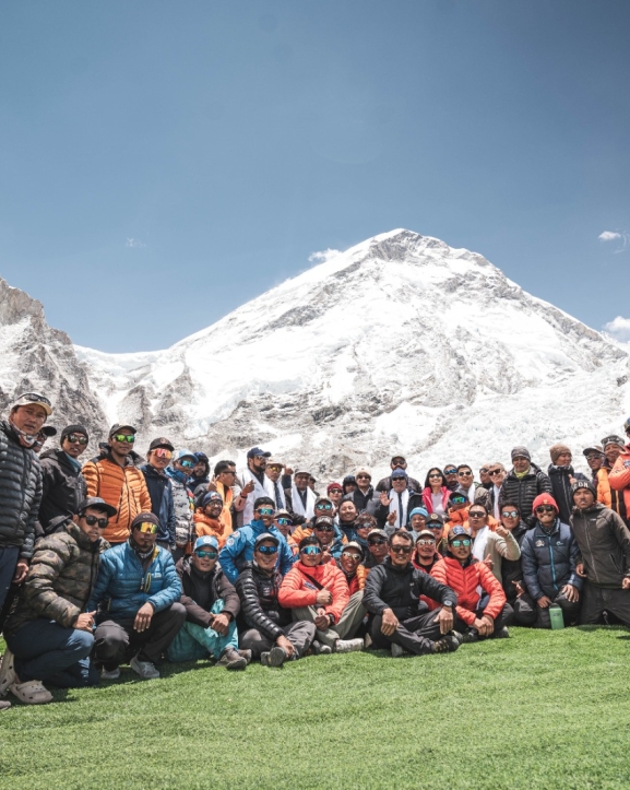 सगरमाथा बेसक्याम्पमा विशेष संवाद