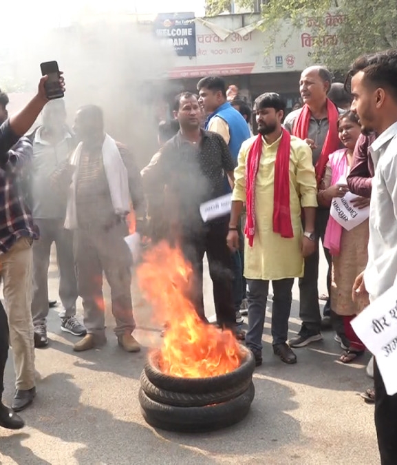 मधेस प्रदेश सरकार गठनविरुद्ध सांसदहरूको धर्ना