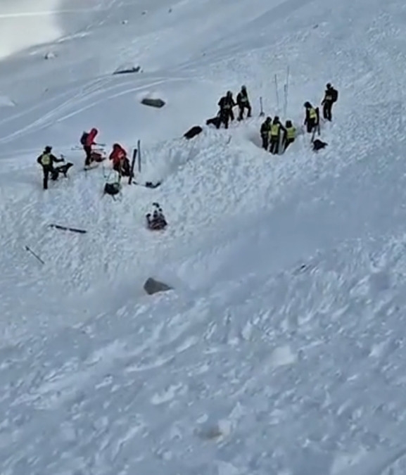 स्पेनमा गएको भीषण हिउँपहिरोमा परी तीन पर्वतारोहीको मृत्यु