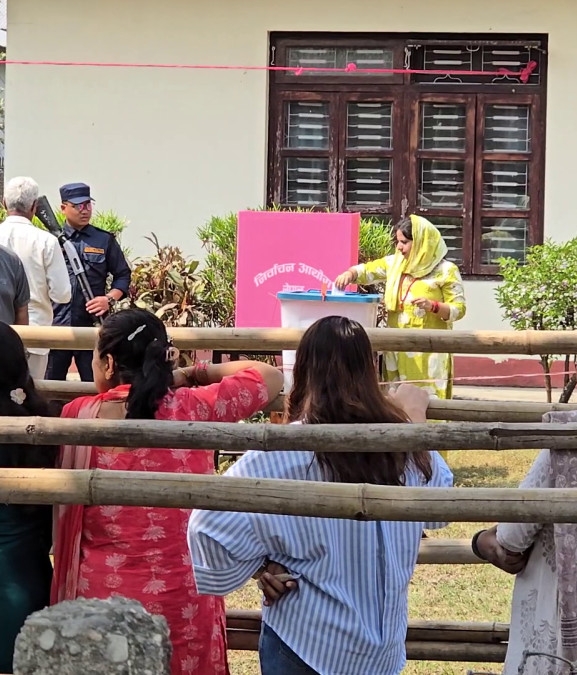 झापा-५ मा मतदान जारी