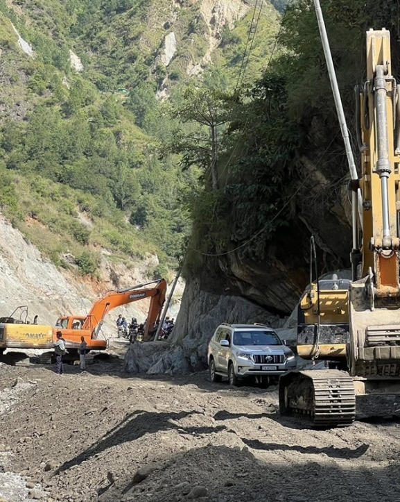 वर्षायाममा पुनर्निर्मित बिपी राजमार्गबाटै यातायात सञ्चालन गर्ने तयारी