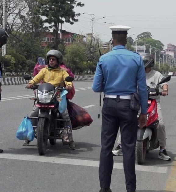 ट्राफिक कारबाहीबाट २७ लाख ५७ हजार २ राजस्व संकलन