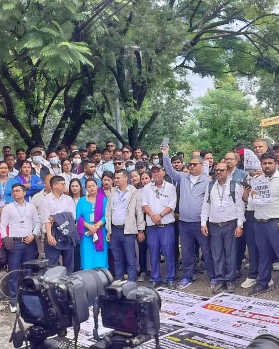 सिटिइभिटीका करार तथा मासिक ज्यालादारी कर्मचारी आन्दोलित, कार्यालय घेराउ