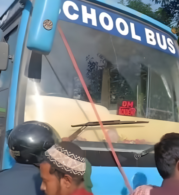 स्कुल बसको ठक्करबाट २ वर्षीय बालकको मृत्यु, चालक फरार