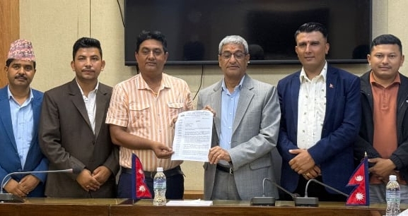 राष्ट्रिय लोक तथा दोहोरी गीत प्रतिष्ठान र राष्ट्रिय लोक सञ्चारकर्मी पुगे गृहमन्त्री भेट्न, अश्लीलता फैलाउने तिज गीत रोक्न माग